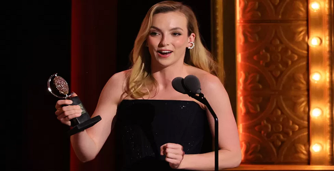 Jodie Comer ‘overwhelmed’ to win Tony Award as Ariana DeBose hosts unscripted awards ceremony amid writers’ strike
